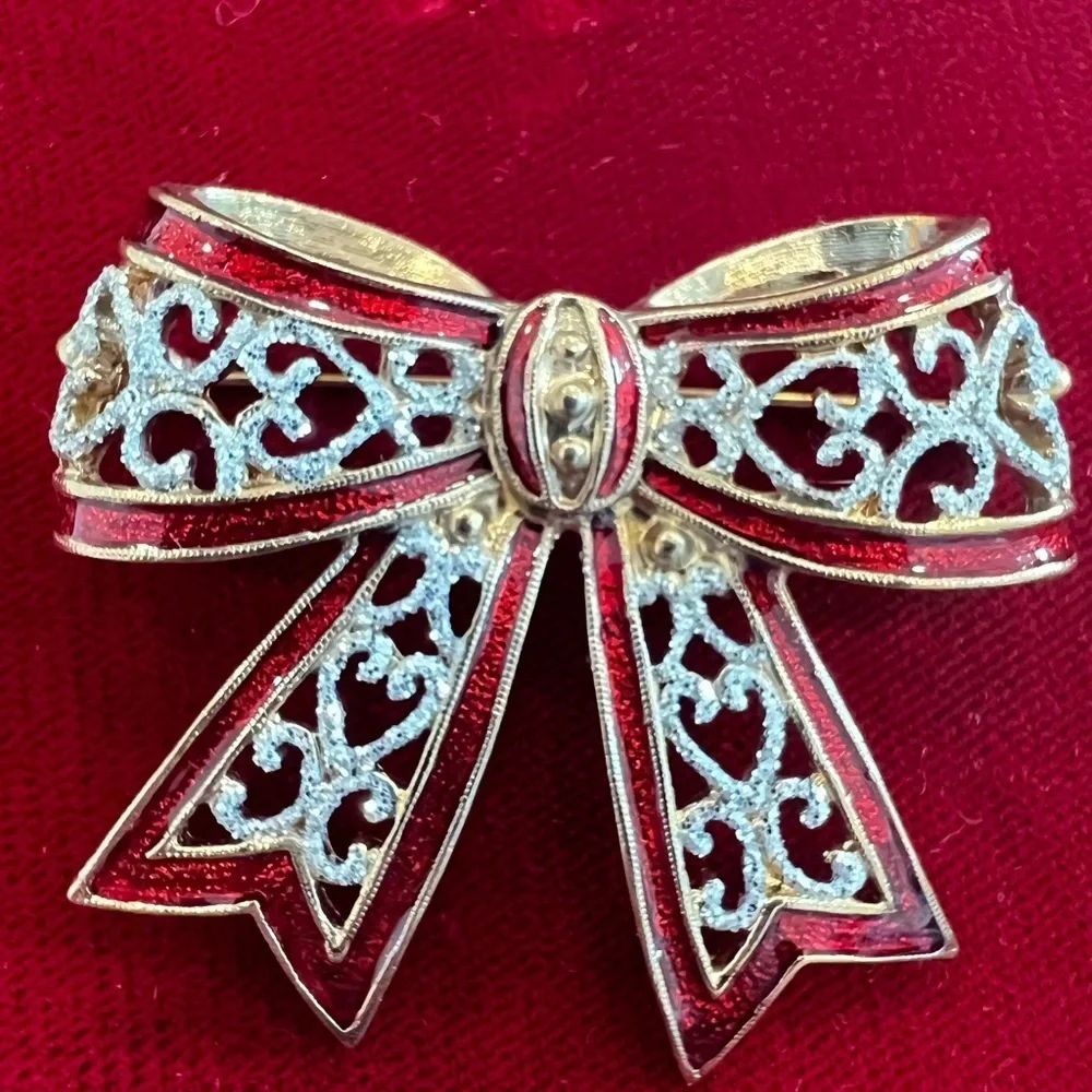 Vintage holiday bow pin